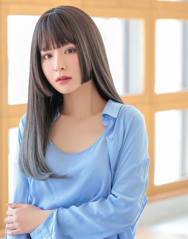 グレイスフルロング ダークアッシュxシルバーグレージュ 着用イメージ画像