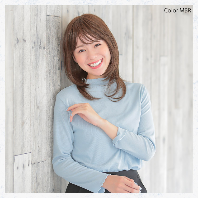 薄すぎず重すぎない前髪でちょうどよい抜け感を演出します。自分好みにアレンジしやすいのも特徴です。