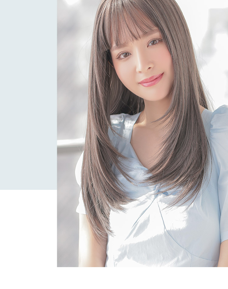 フェザーロングストレート パールグレージュ 着用イメージ画像